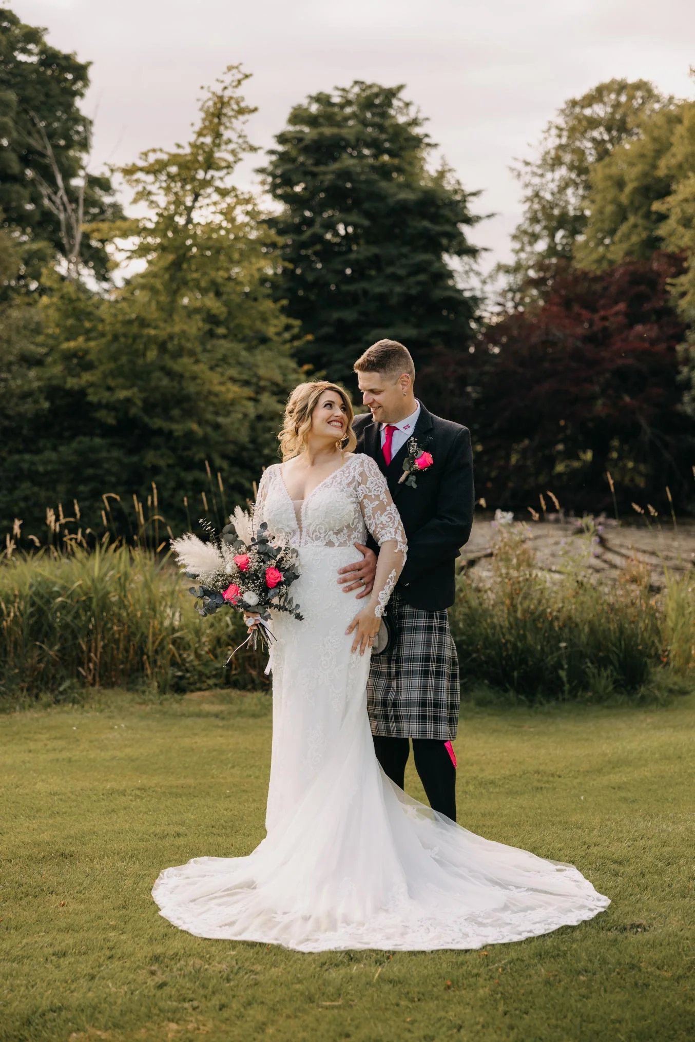 Elena dried flower bridal bouquet - Image 2